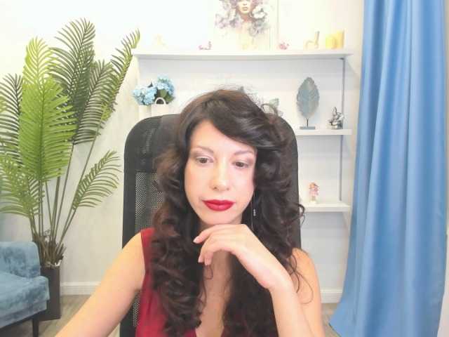PeachMiragea live cam on BongaCams
