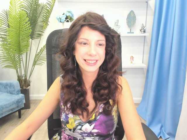 PeachMiragea live cam on BongaCams