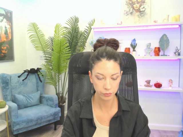 PeachMiragea live cam on BongaCams