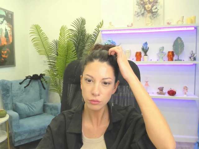 PeachMiragea live cam on BongaCams
