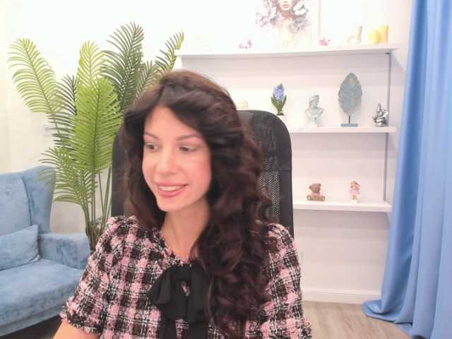 PeachMiragea live cam on BongaCams