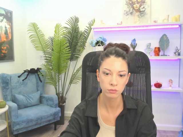PeachMiragea live cam on BongaCams