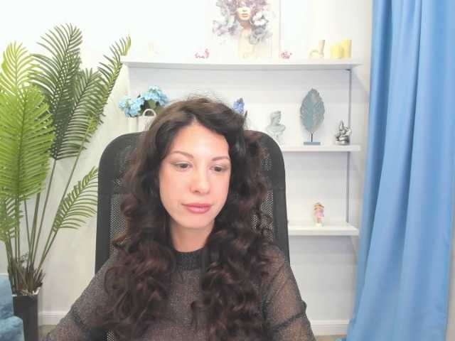 PeachMiragea live cam on BongaCams