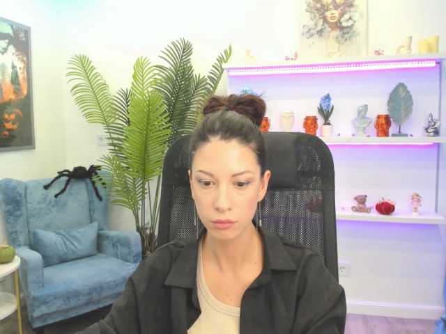 PeachMiragea live cam on BongaCams