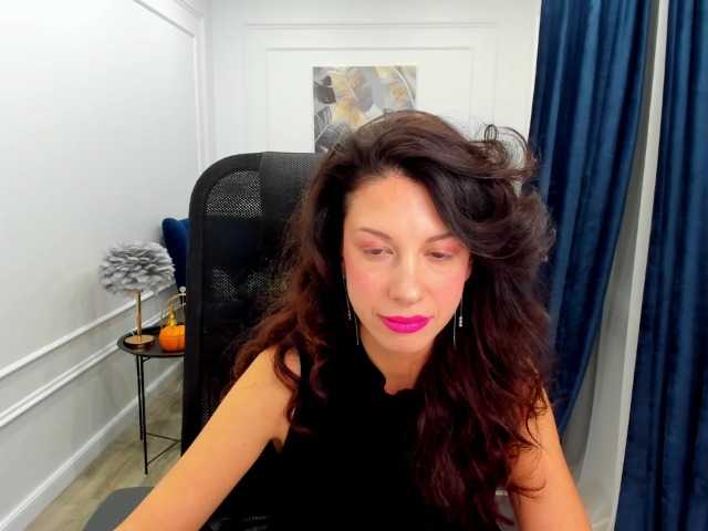 PeachMiragea live cam on BongaCams