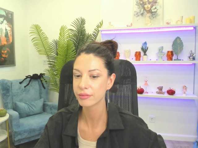 PeachMiragea live cam on BongaCams