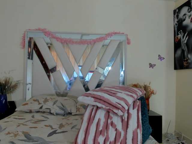 connie-forero live cam preview