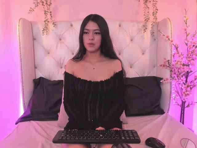 MiiahSweet webcam