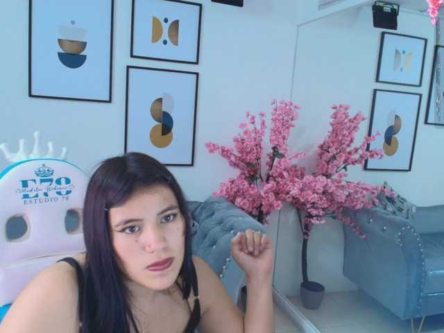 Kendra-Jones live cam on BongaCams