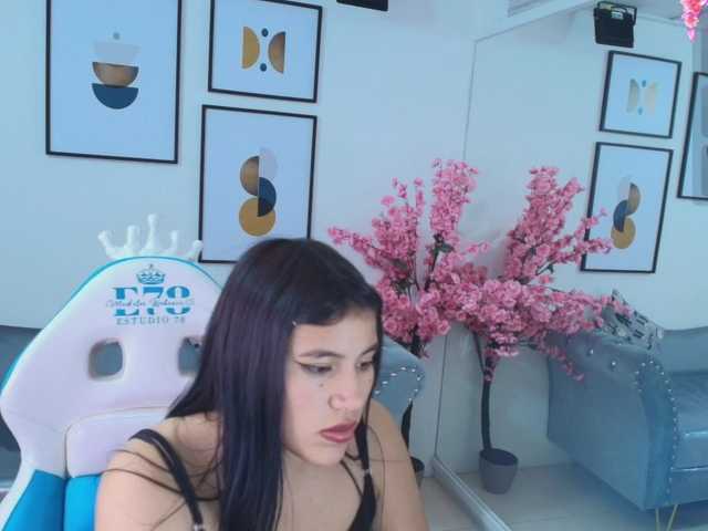 Kendra-Jones live cam on BongaCams