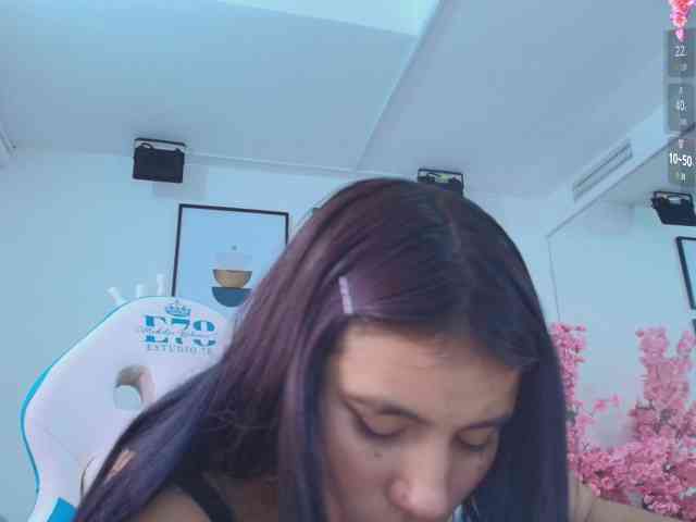 Kendra-Jones webcam