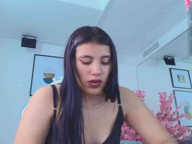 Kendra-Jones webcam