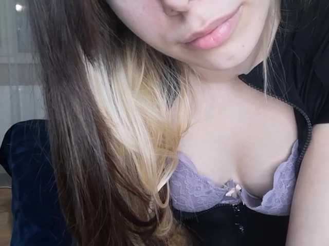 CutieLolaBunny live cam on BongaCams