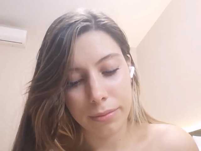 CutieLolaBunny live cam preview