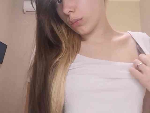 CutieLolaBunny webcam