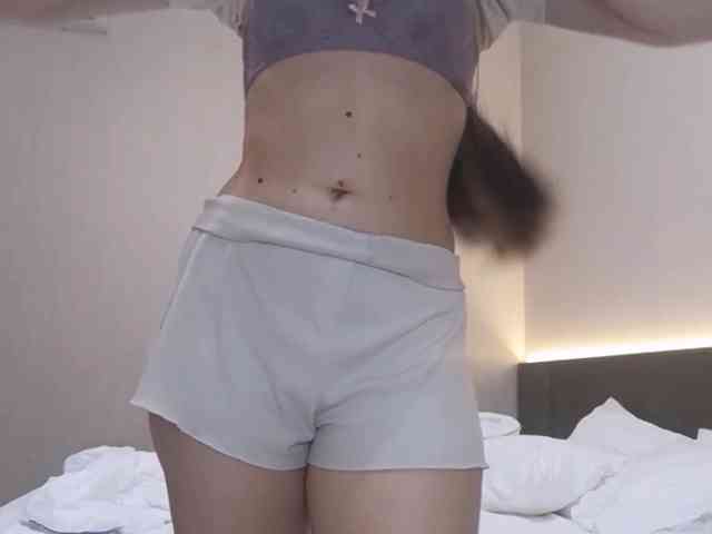 CutieLolaBunny webcam