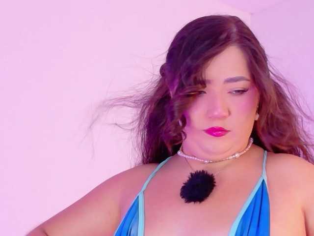 Hannahprada9 live cam on BongaCams