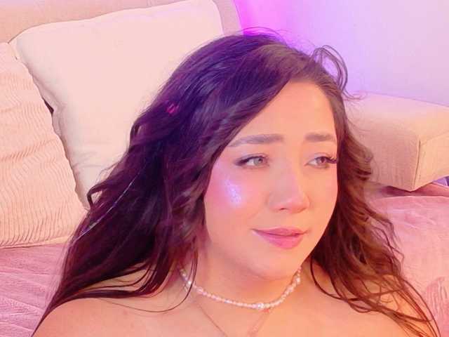 Hannahpradaa live cam preview