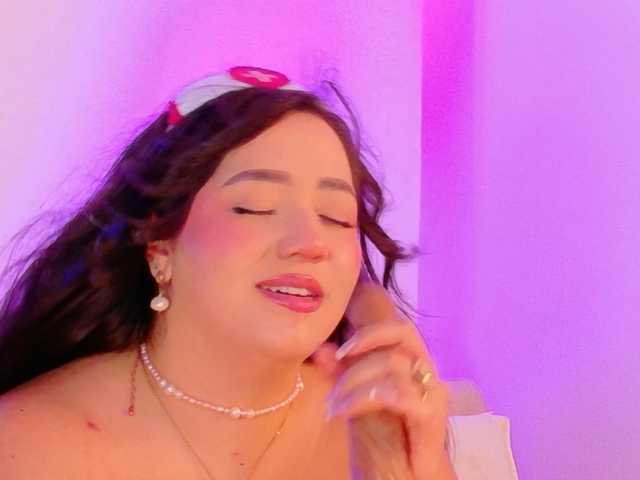 Hannahprada9 live cam on BongaCams