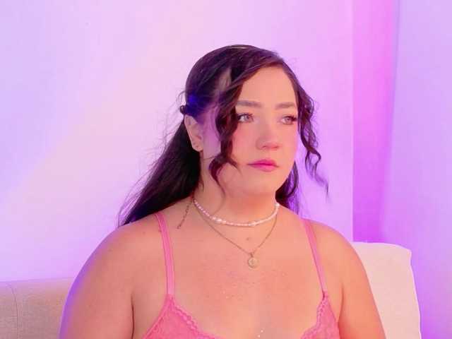 Hannahprada9 live cam on BongaCams