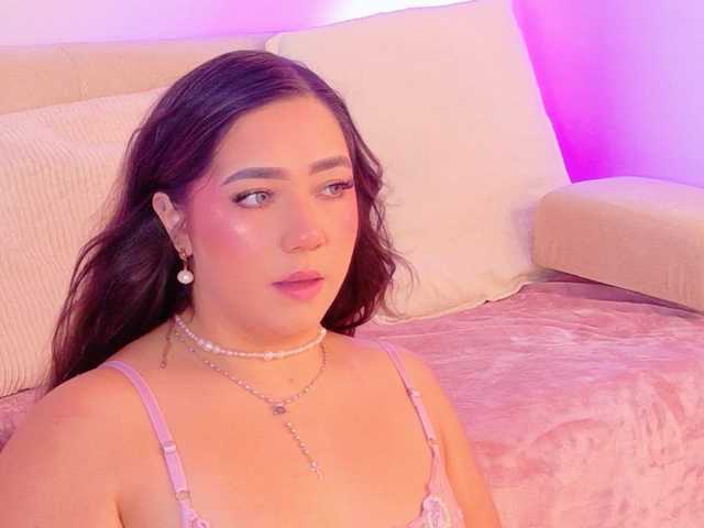 Hannahprada9 live cam on BongaCams