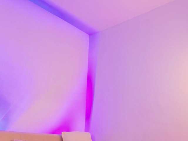 Hannahprada9 live cam on BongaCams