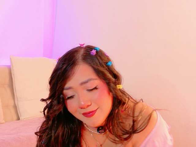 Hannahprada9 live cam on BongaCams