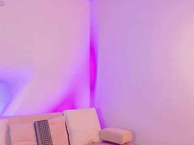 Hannahprada9 live cam on BongaCams