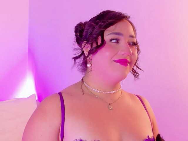 Hannahprada9 live cam on BongaCams