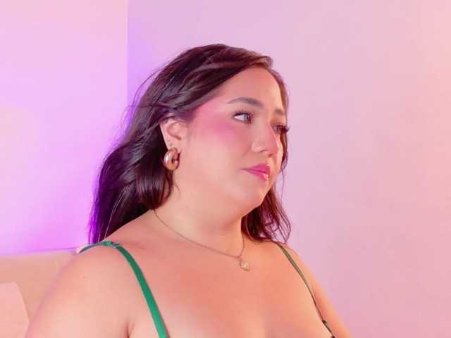 Hannahprada9 live cam on BongaCams