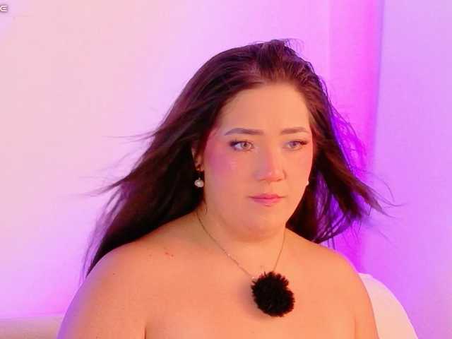 Hannahprada9 live cam on BongaCams