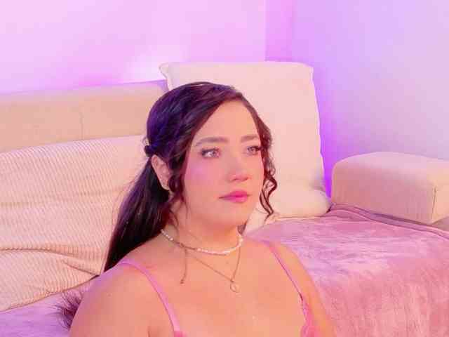 Model: Hannahpradaa
