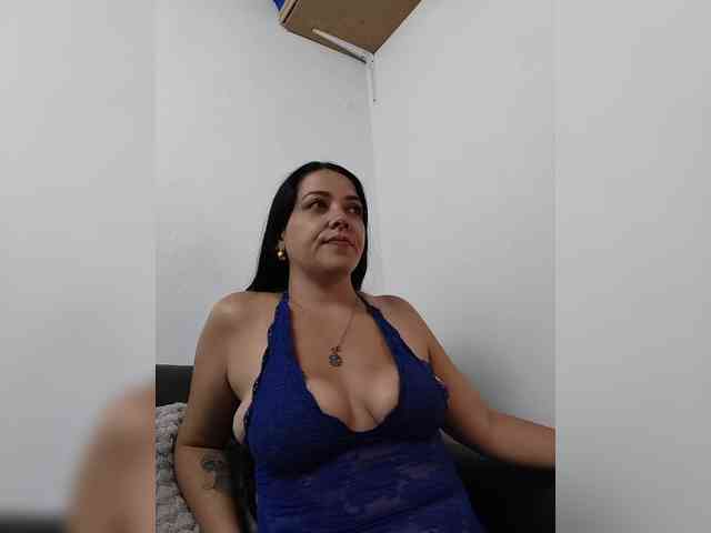 VivianBigBoobs webcam
