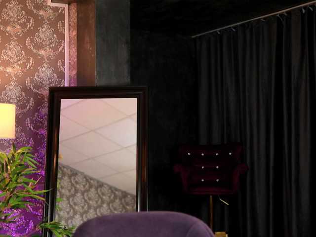 LeylaSaint live cam on BongaCams