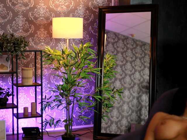 LeylaSaint live cam
