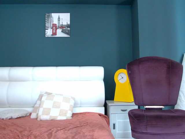 Amour-Jolie live cam on BongaCams