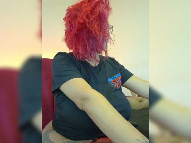Escarlate4you live cam on BongaCams