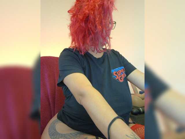 Escarlate4you webcam