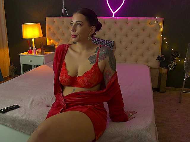 AnaisFoxxy live cam on BongaCams