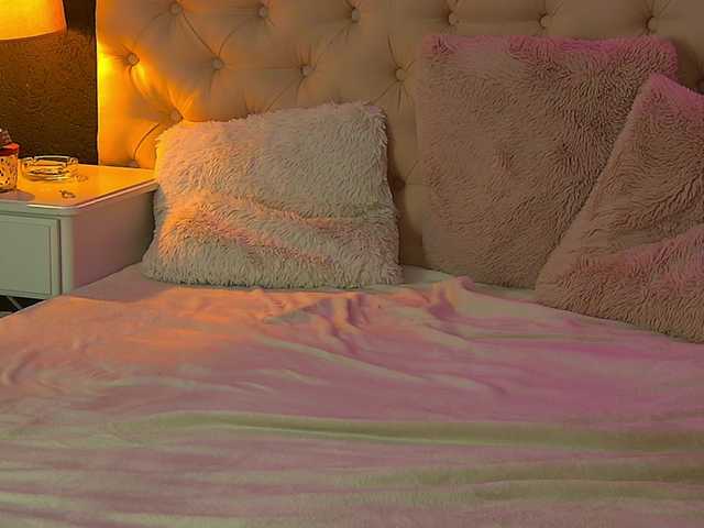 AnaisFoxxy live cam preview