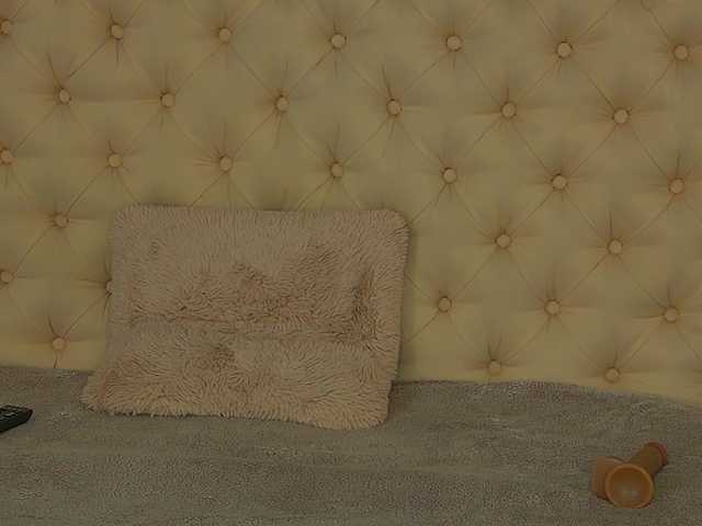 AnaisFoxxy live cam preview