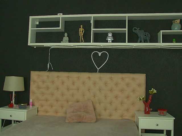 AnaisFoxxy live cam on BongaCams