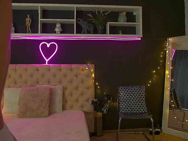 AnaisFoxxy AnaisFoxxy