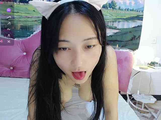 Sunbathingwithkiki webcam