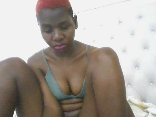 Ladysamantha live cam on BongaCams