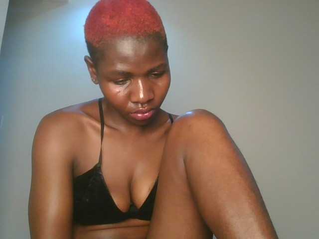 le modèle Ladysamantha est en webcam porno dans un show sur le site bongacams, il possède les tags suivants: Ebony,Brunette,Hairy