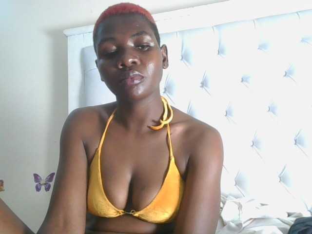 Ladysamantha live cam on BongaCams