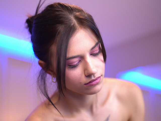 IvyVeil live cam on BongaCams
