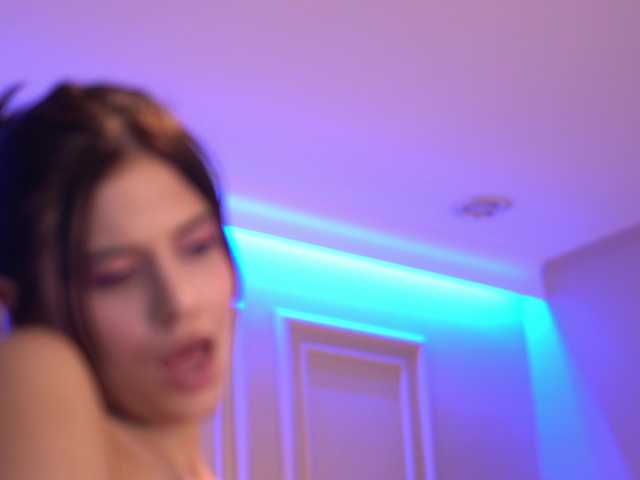 IvyVeil live cam preview
