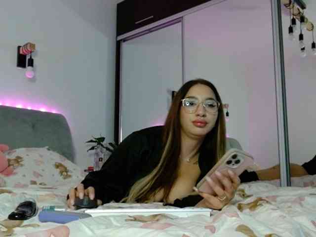 SellenaDiaz webcam